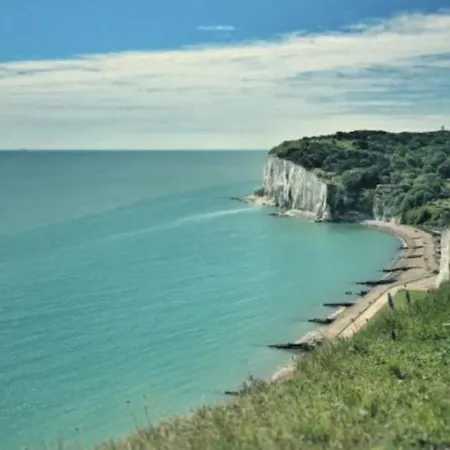 Foxes Sea Side Retreat Deluxe Chalet Is A Lovely Holiday Home Tucked Away On The Kent Coast Kingsdown  Exterior photo