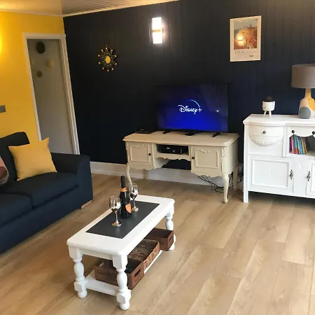 Foxes Sea Side Retreat Deluxe Chalet Is A Lovely Holiday Home Tucked Away On The Kent Coast Kingsdown  Exterior photo