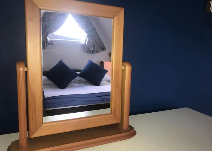 Foxes Sea Side Retreat Deluxe Chalet Is A Lovely Holiday Home Tucked Away On The Kent Coast