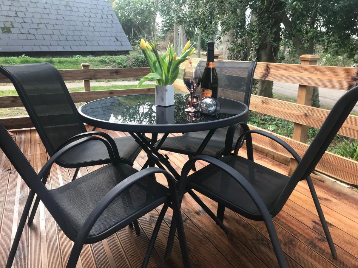 Foxes Sea Side Retreat Deluxe Is A Lovely Tucked Away On The Kent Coast * Kingsdown (Deal)